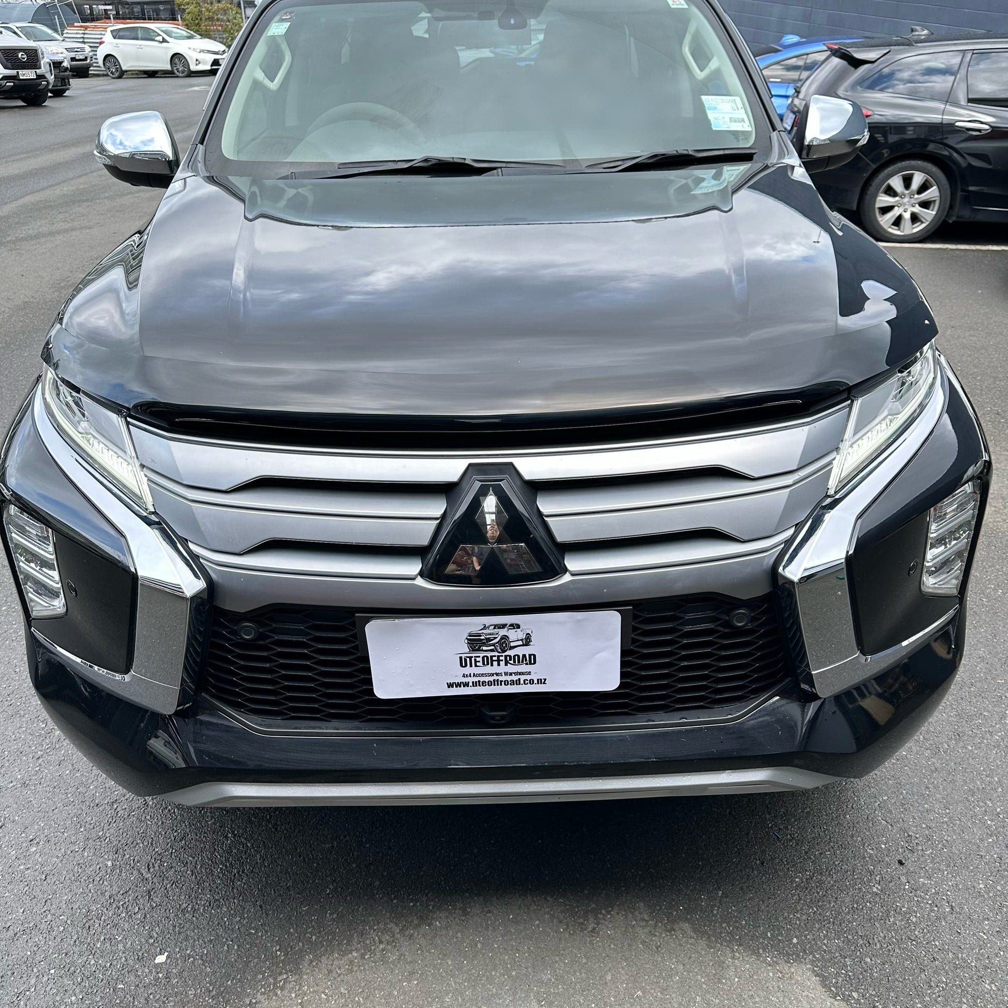Bonnet Guard Protector Stone Guard Mitsubishi Pajero 2019-2023 OEM Style