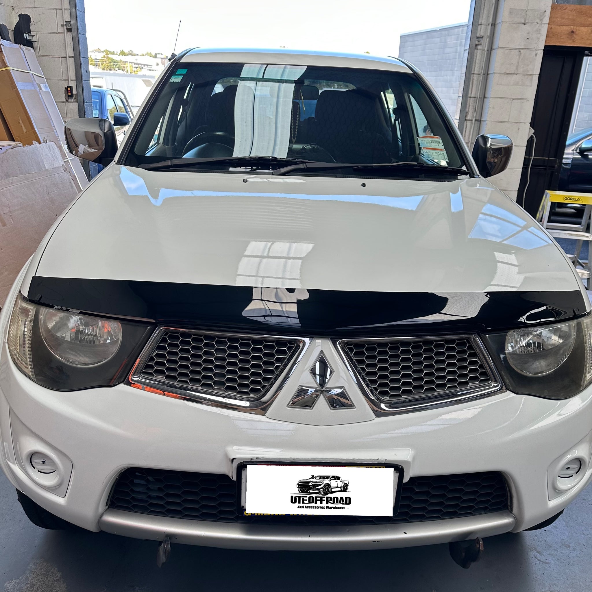 Bonnet Guard Protector Stone Guard Mitsubishi Triton 2005-2015