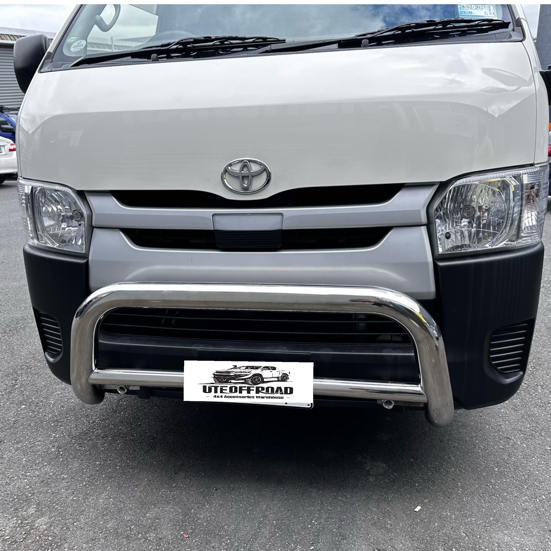 304 Stainless Steel Nudge Bar Toyota Hiace Narrow Body 2005-2019 Chrom