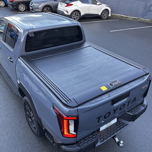Roll Bar T20 and Ruggedized Manual Roller Shutter for Hilux 2026