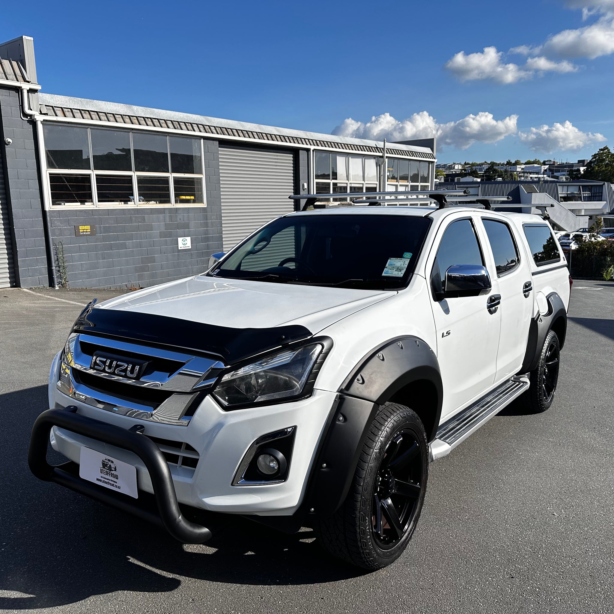 Nudge Bar Medium Size Isuzu D-Max 2012-2020 Matte Black