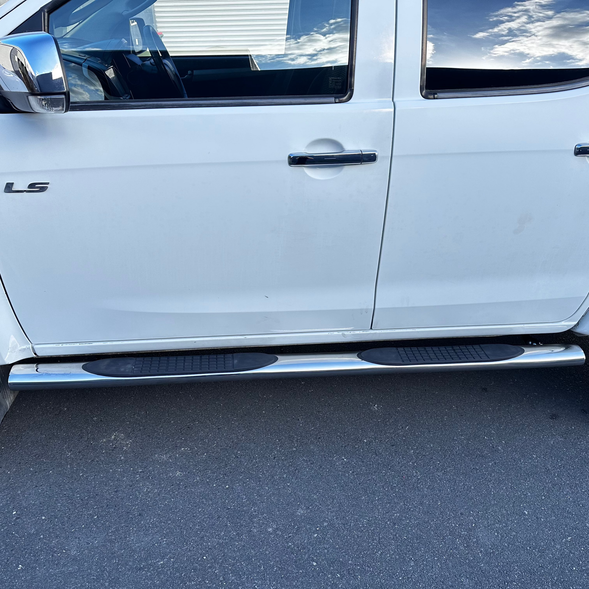 Running Board 4 inch Oval Tube Stainless Steel D-Max 2021-2023 Double Cab