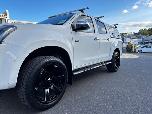 Side Step Running  Board  Nissan Navara NP300 2015-2020/2021+ 4 inch Oval Tube  Black Stainless Steel