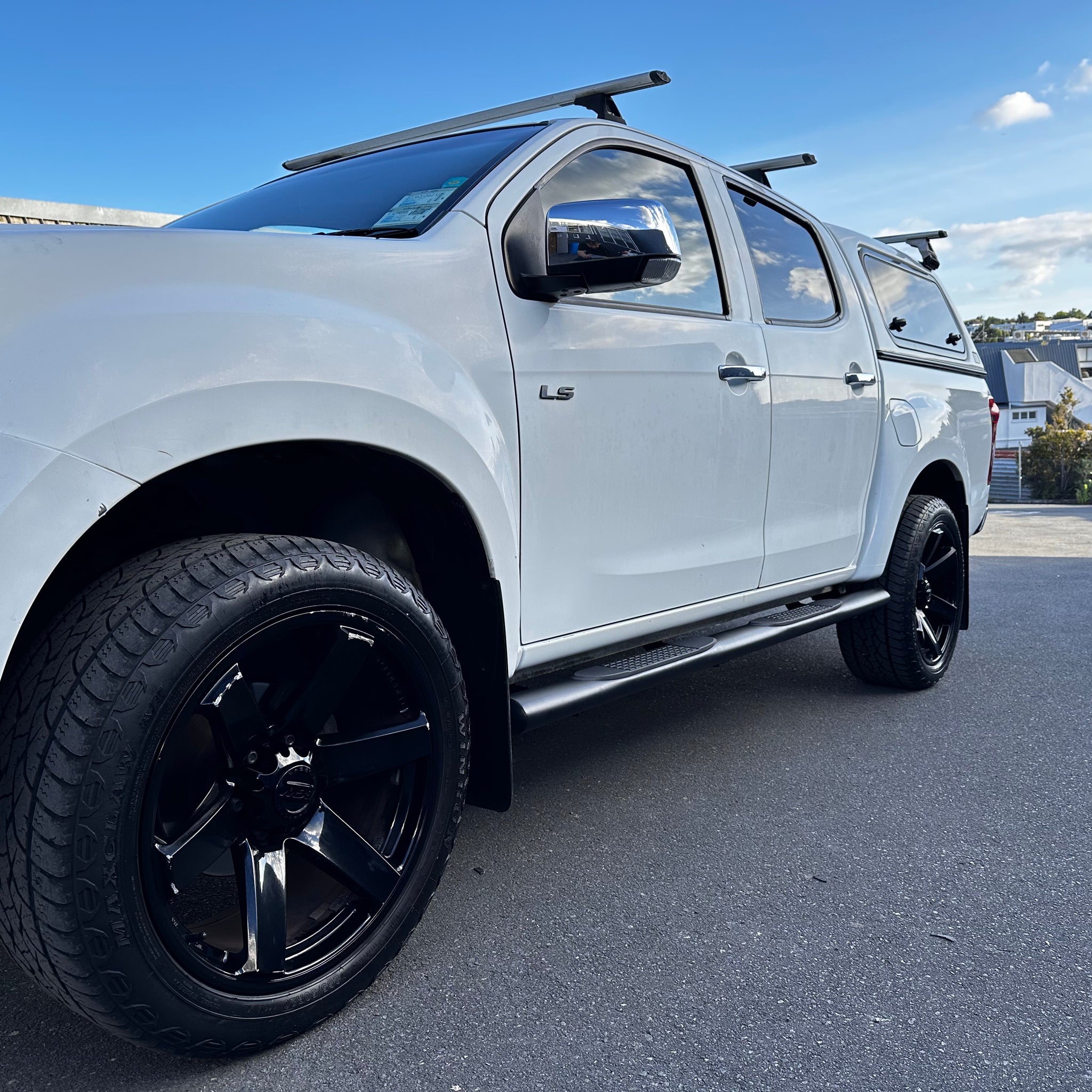 Running Board 4 inch Oval Tube Black Stainless Steel Colorado 2012-2020 Double Cab
