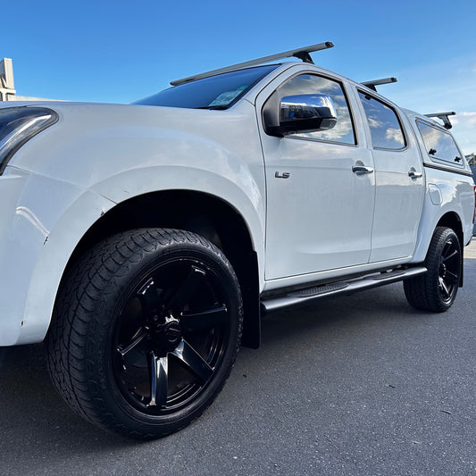 Running Board 4 inch Oval Tube Black Stainless Steel Colorado 2012-2020 Double Cab