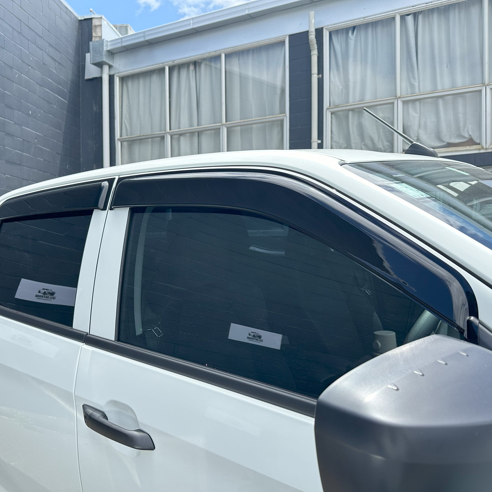 DOOR VISORS/ WINDOW MONSOONS Weather Shields Isuzu D-max 2012-2020