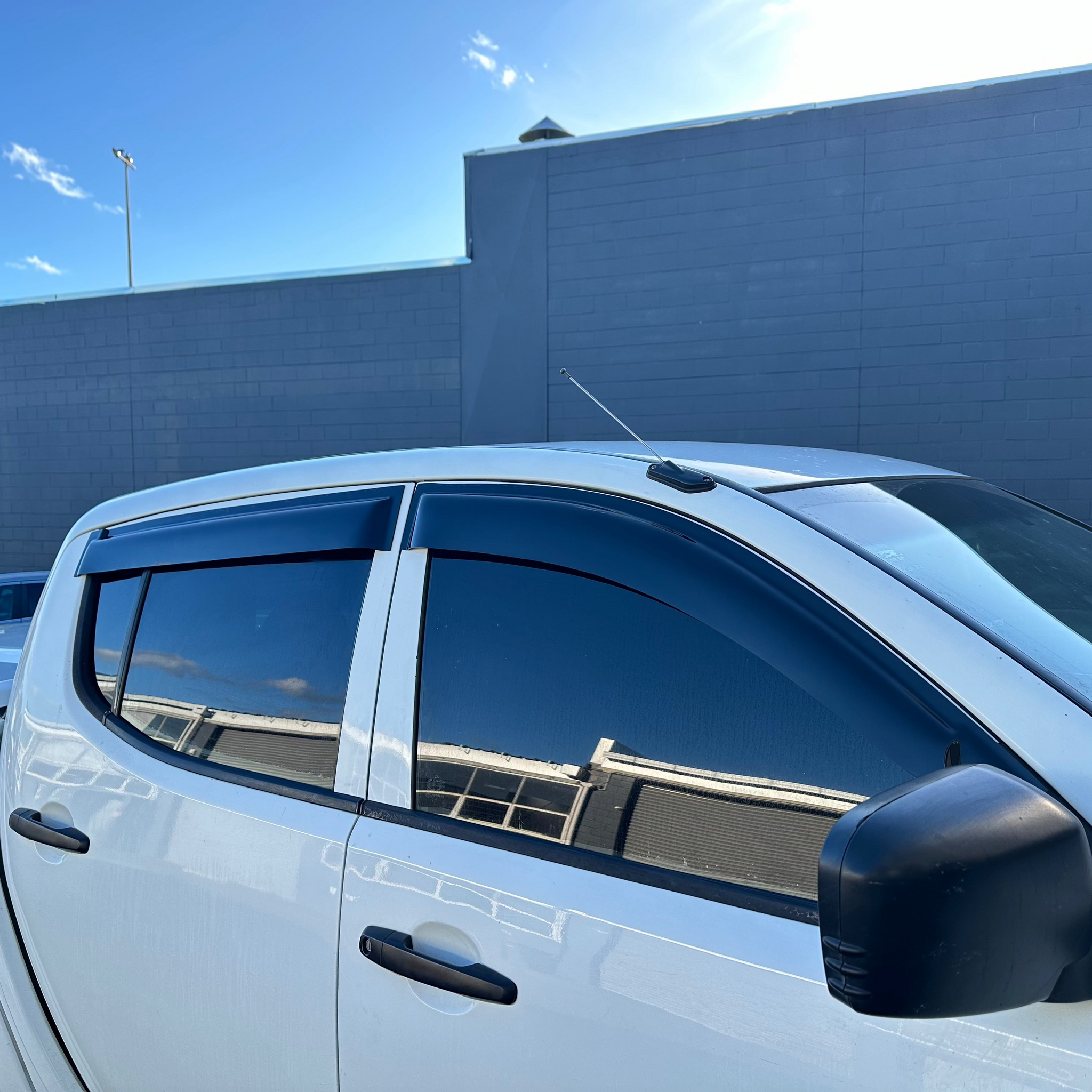 DOOR VISORS/ WINDOW MONSOONS  Weather Shields Volkswagen Amarok 2010+