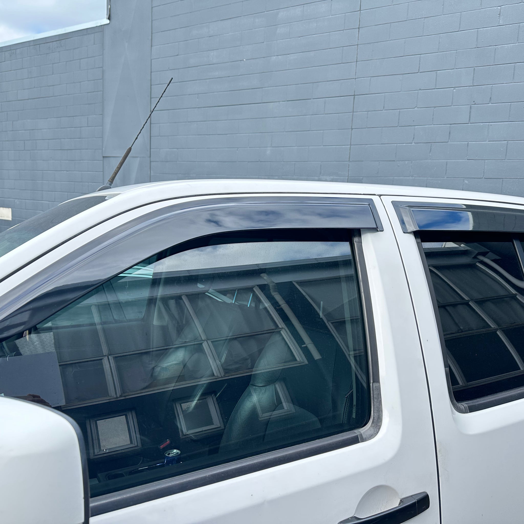 DOOR VISORS/ WINDOW MONSOONS  Weather Shields Nissan Navara D40 2005-2015