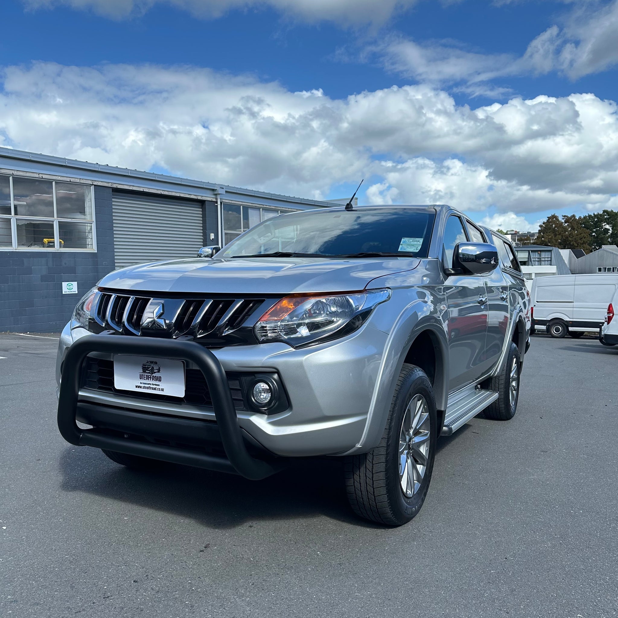 Nudge Bar Mitsubishi Triton/Pajero 2015-2018 Matte Black