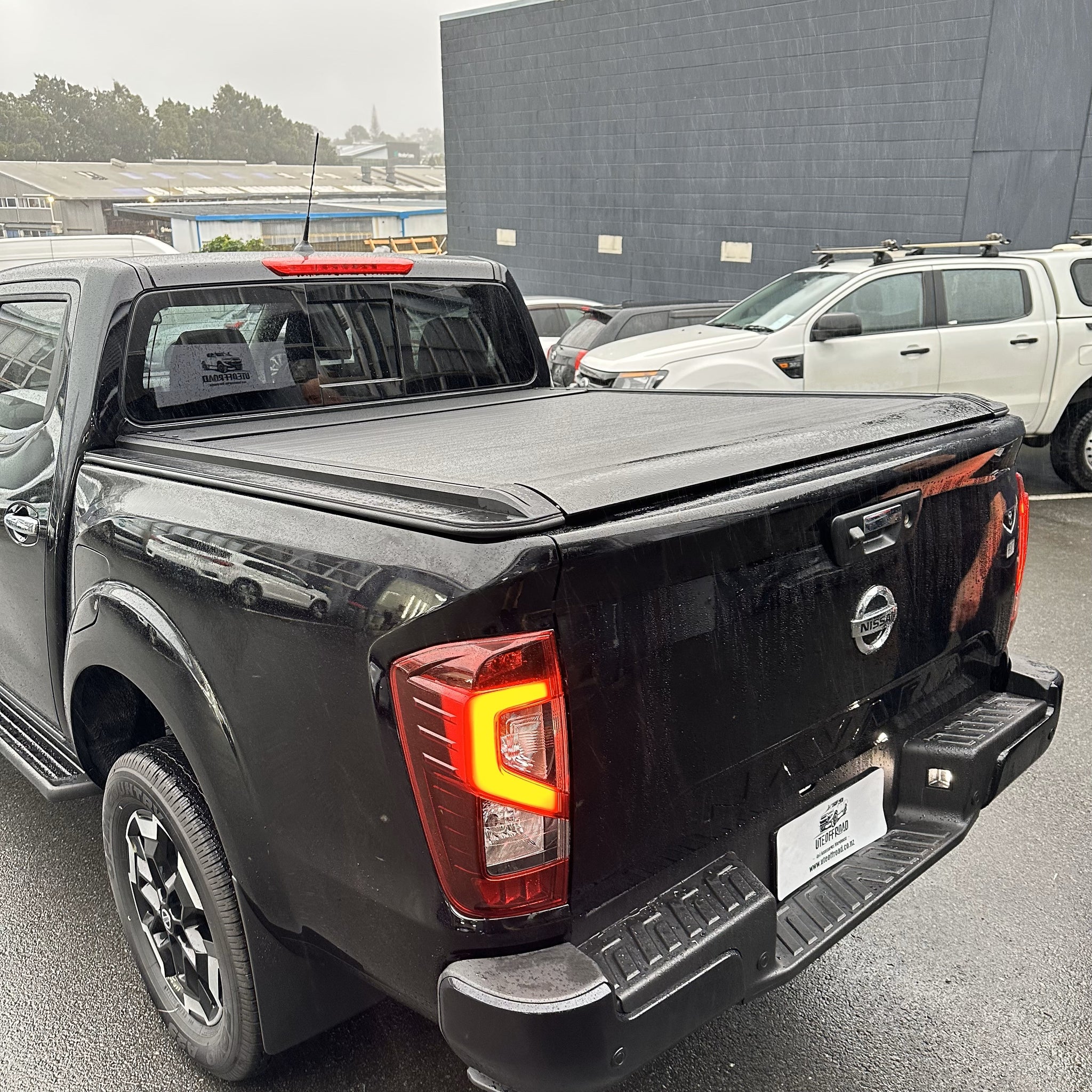 Electric Roller Shutter/Tonneau Cover for Nissan Navara NP300 2015-2020/ Navara 2021+