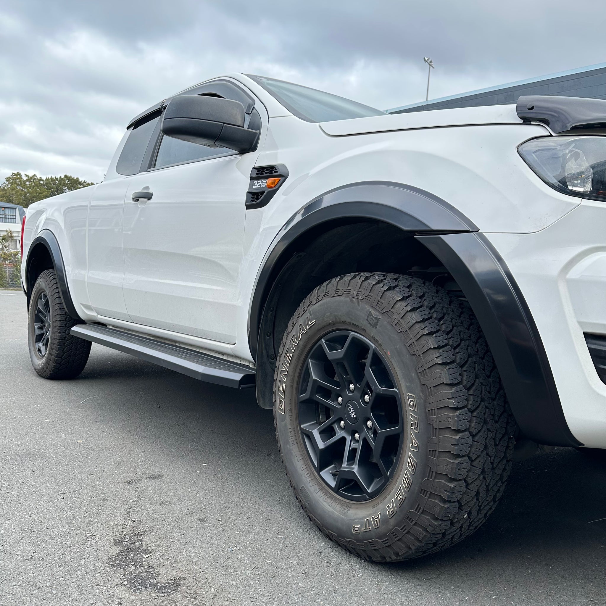Fender Flare Ford Ranger PX2 2016-2018 4-inch Smooth Style Matte Black Super Cab
