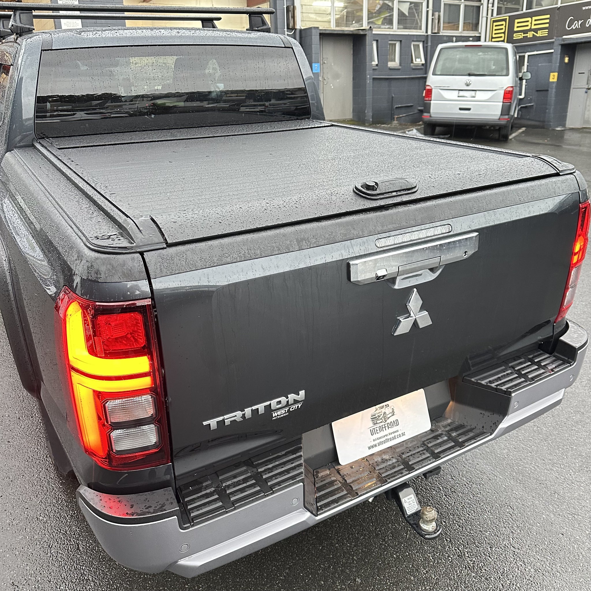 Manual Rolling Shutters/Tonneau Cover for Mitsubishi Triton 2024+ with Tailgate Lock