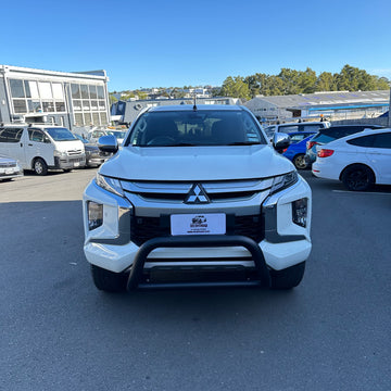 Nudge bar (Compatible Front Sensors) Medium Size Triton 2019-2023 Black