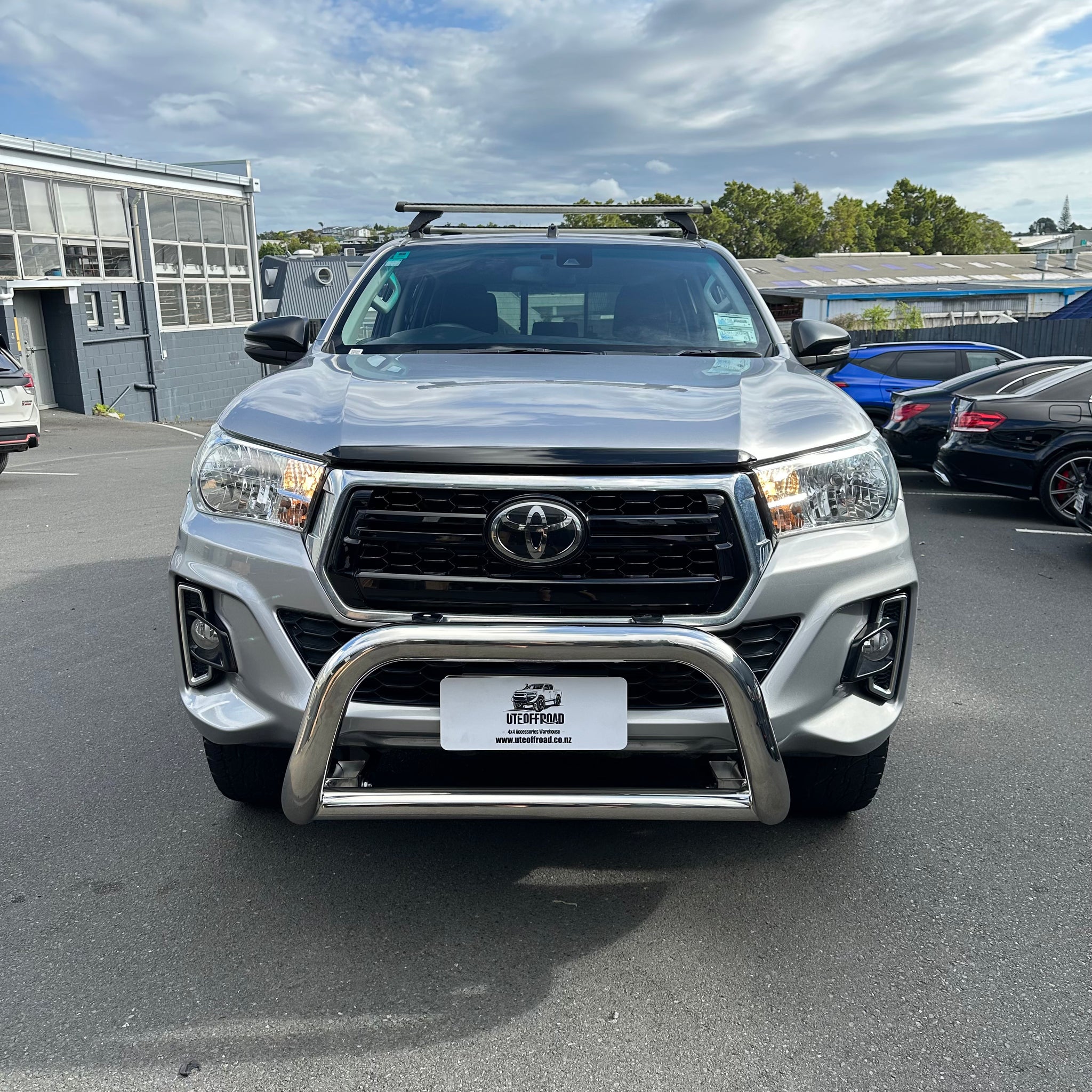 304 Stainless Steel Nudge Bar Toyota Hilux 2018-2020 Medium Size Chrome